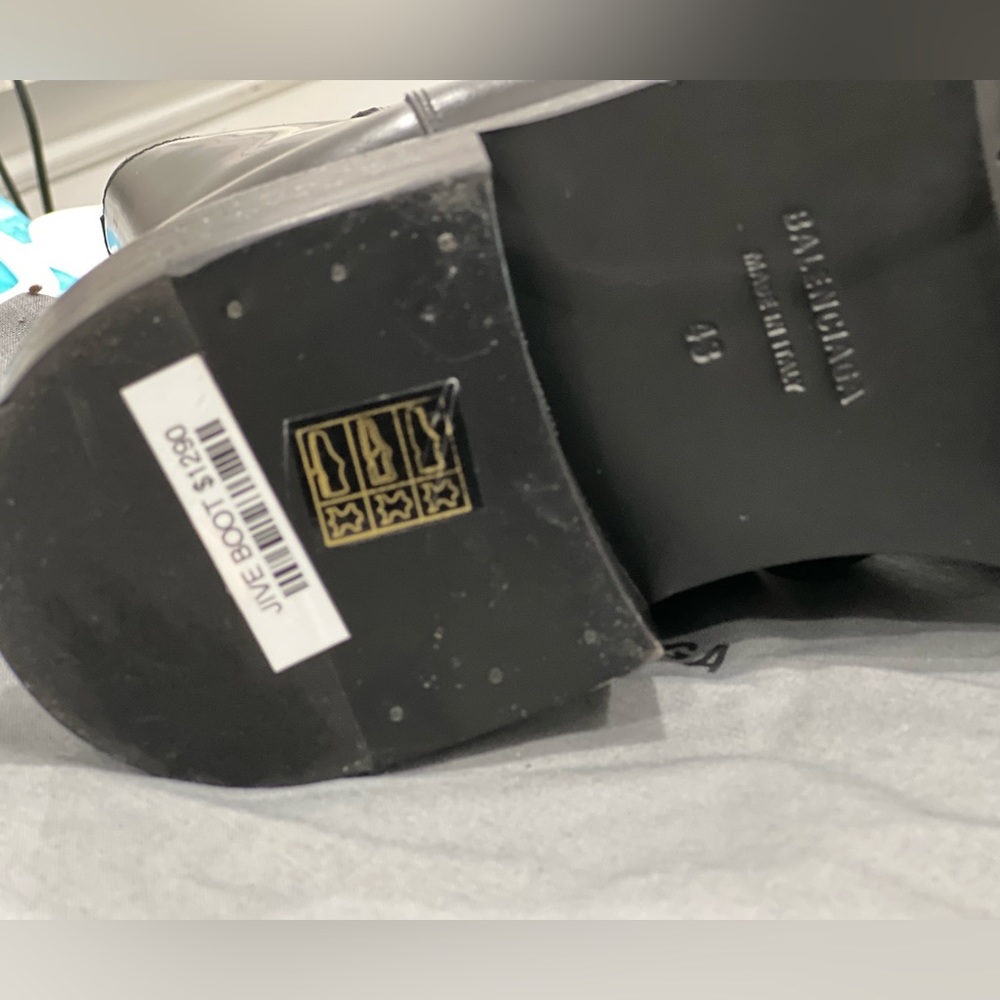 The Rim BB Bootie Jive boots by Balenciaga are made of calf leather available